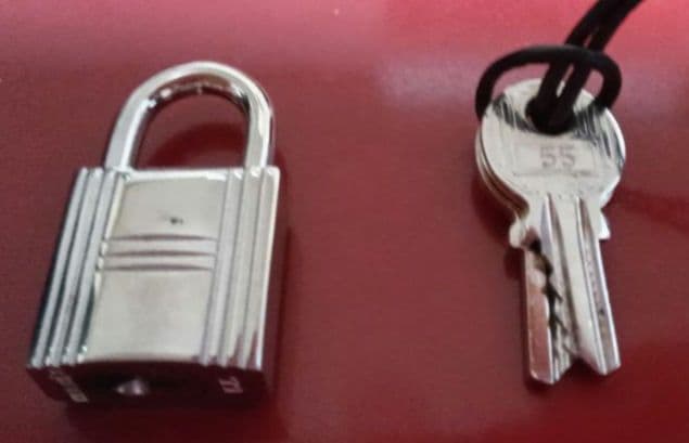 ねね様限定　HERMES エルメス　カデナ　パドロック　鍵（55番）　シルバー