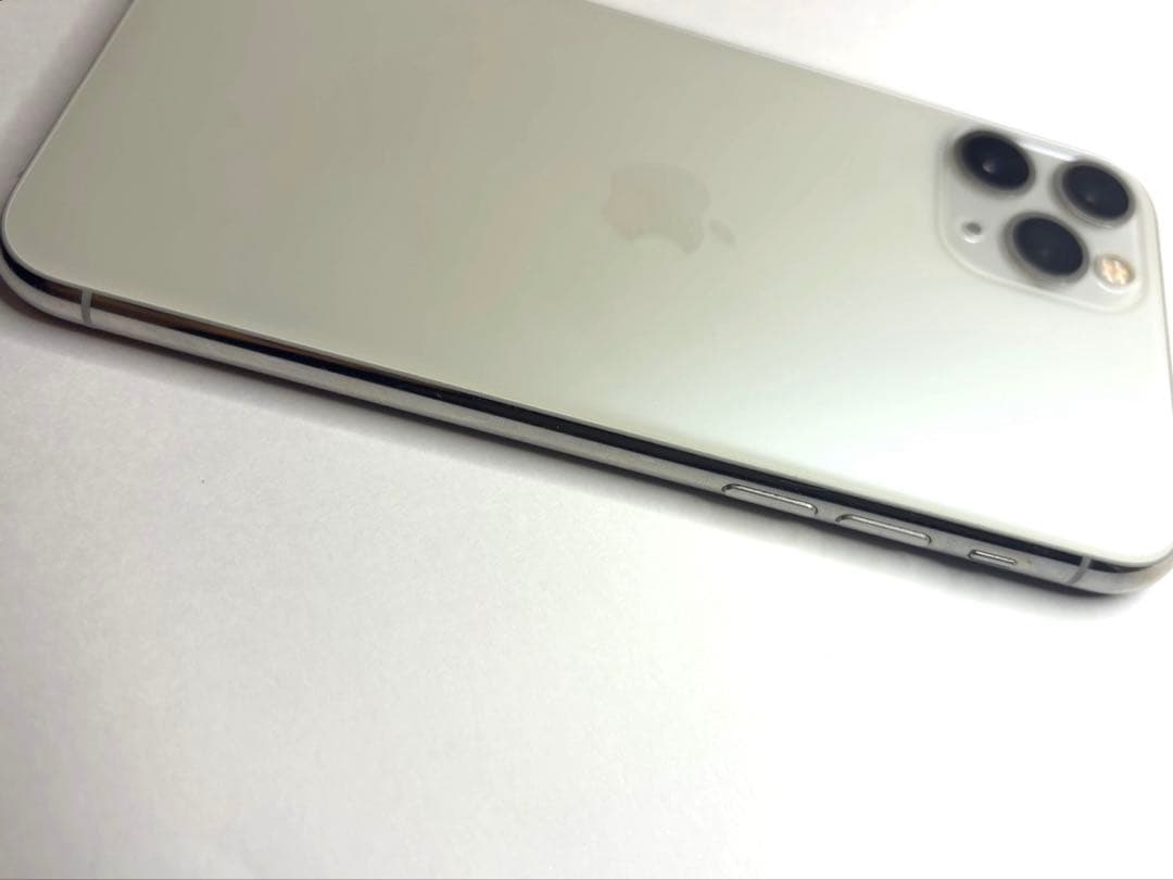 さ*う様 【Apple】iPhone 11 pro 256GB WH ディスプレ