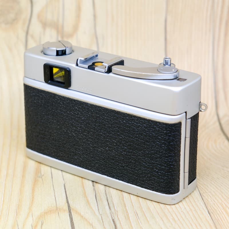 【整備品】美品 KONICA C35 Flash matic 貼り革はC35