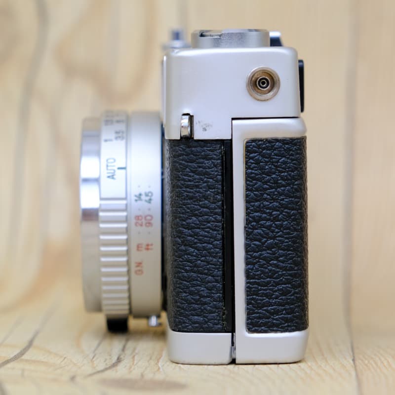 【整備品】美品 KONICA C35 Flash matic 貼り革はC35