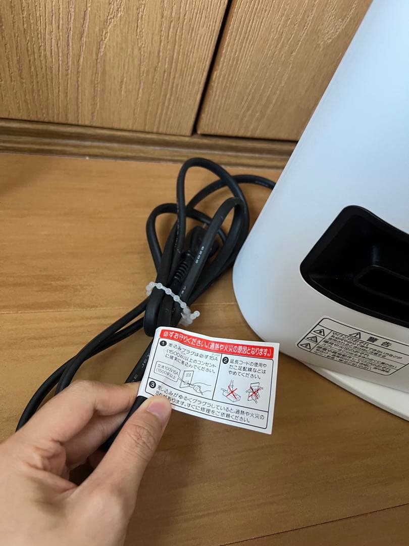 SHARP セラミックファンヒーター (HX-RK12-W)