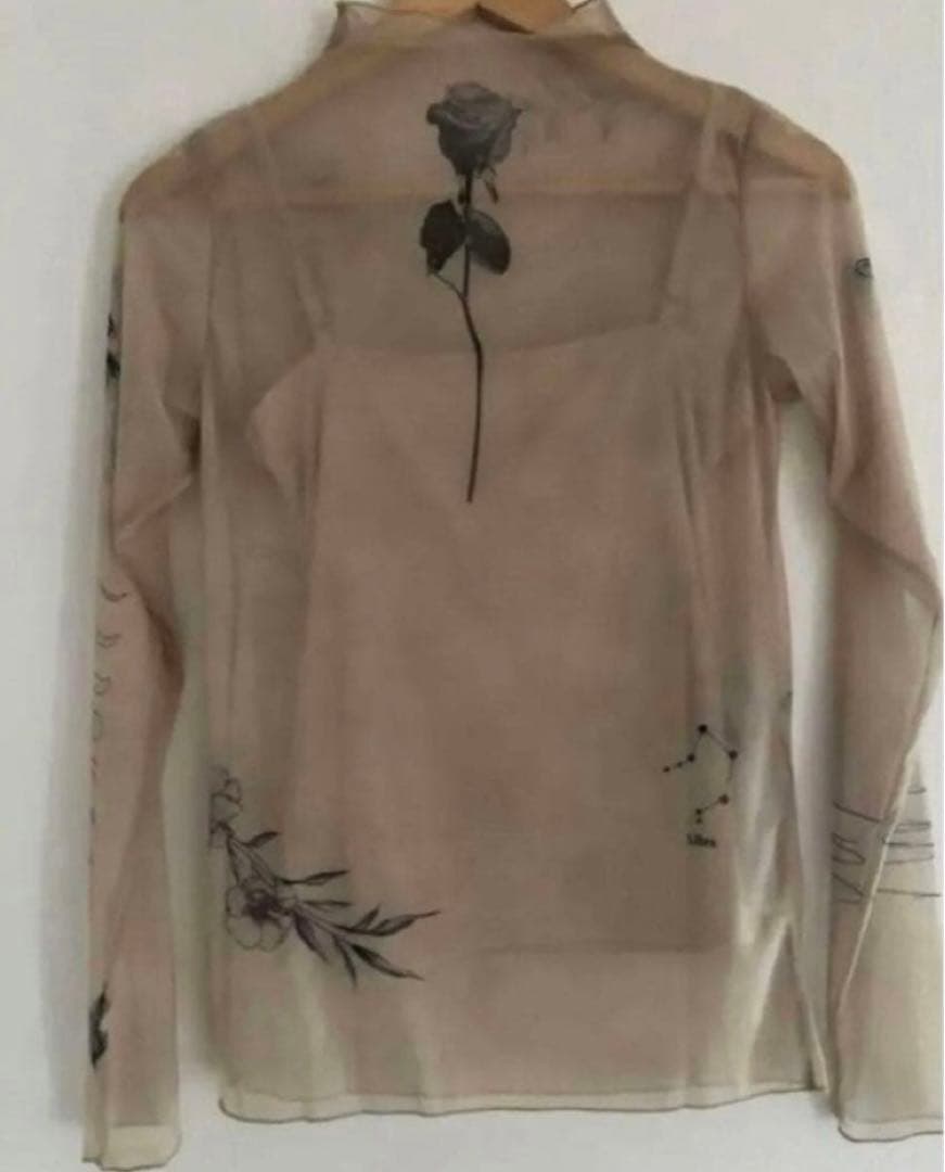 トップス MEDI FLOWER TATTOO SHEER TOP