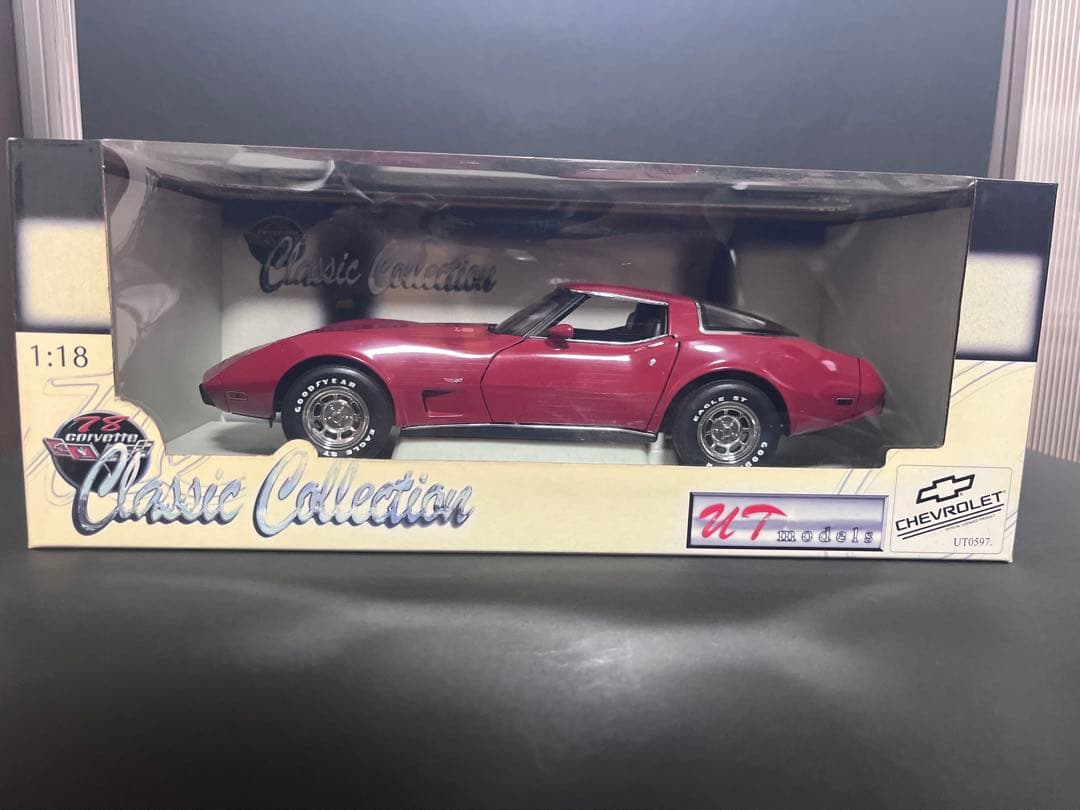 UT Models Chevrolet Corvette 1:18 コルベット