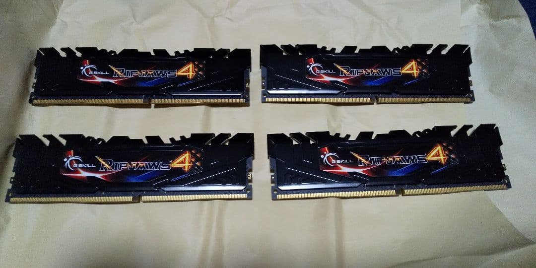 メモリー G.Skill Ripjaws 4 DDR4 32GB 2400MHz