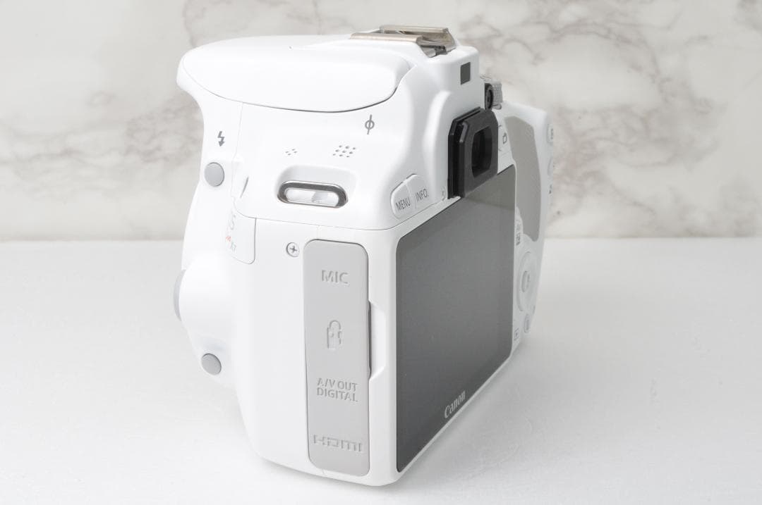 美品 Canon EOS Kiss X7⭐️ショット数1381 ホワイト