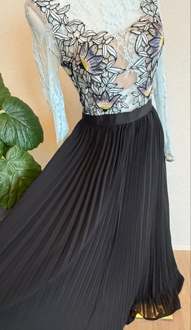 ロングドレス　レース刺繍