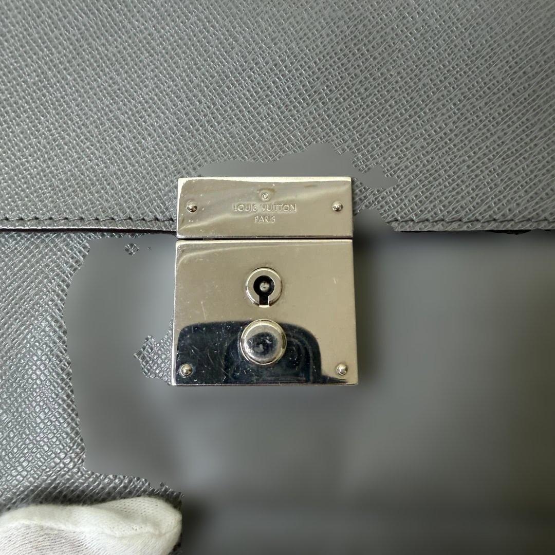 Louis Vuitton ルイヴィトン タイガ セカンドバッグ 正規品