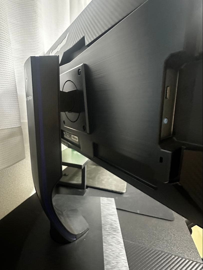 Giga Crysta モニター