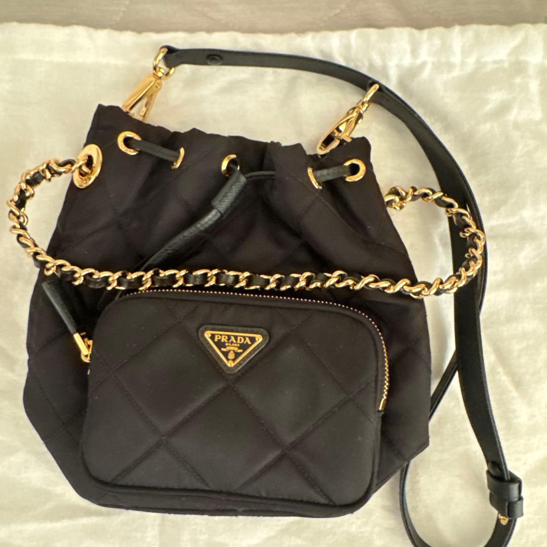 PRADA キルティングナイロン