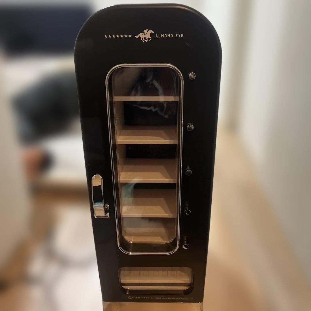 アーモンドアイG1７勝記念　自動販売機型保冷庫