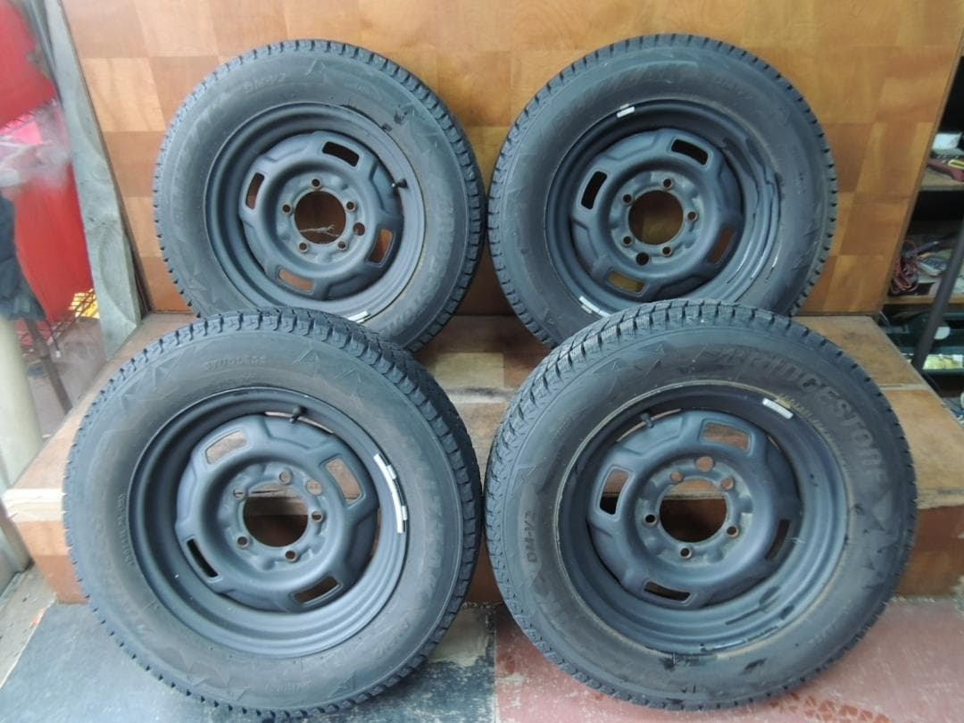 T711　175/80R16　ブリヂストン　スタッドレス4本　シワ有り　ジムニー