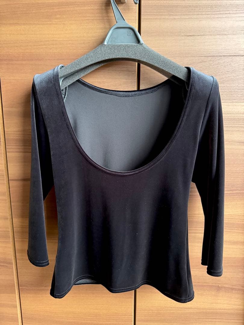 【11/9までの出品】cygne バックオープンベロアトップス Riane