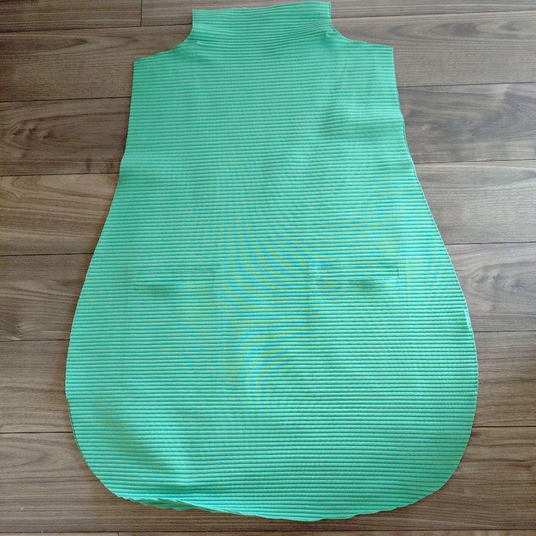 ISSEY MIYAKE me グリーン ストライプ ノースリーブ