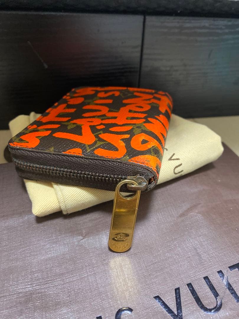 LOUIS VUITTON グラフィティケース