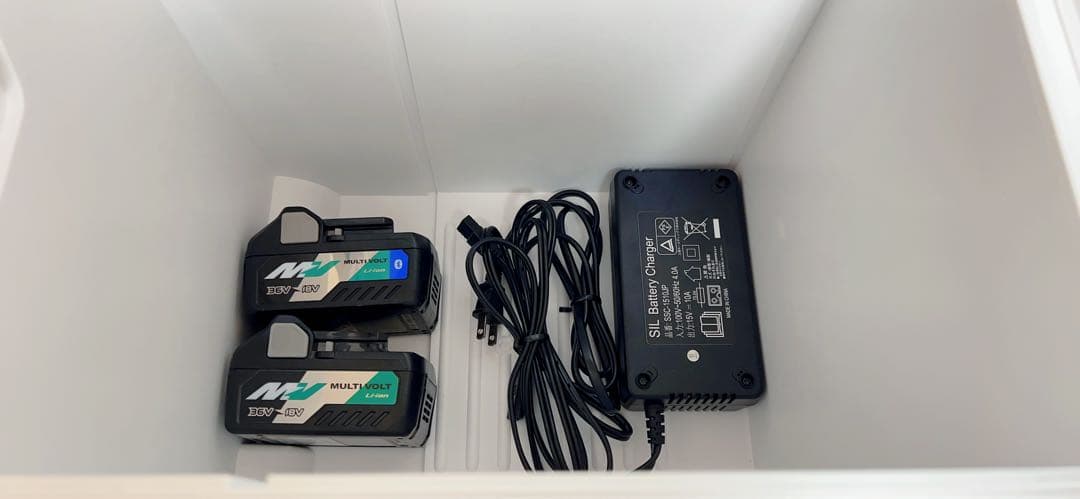 HIKOKI コードレス冷温庫　UL18DA バッテリー２個付き