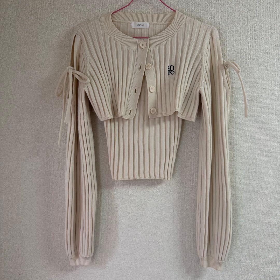 ダーリッチ ショルダーオープンアンサンブルニット アイボリー