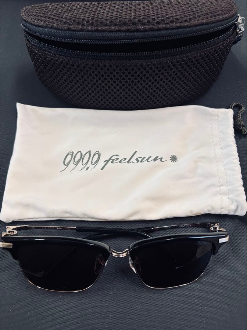 999.9 フォーナインズ　F-02M