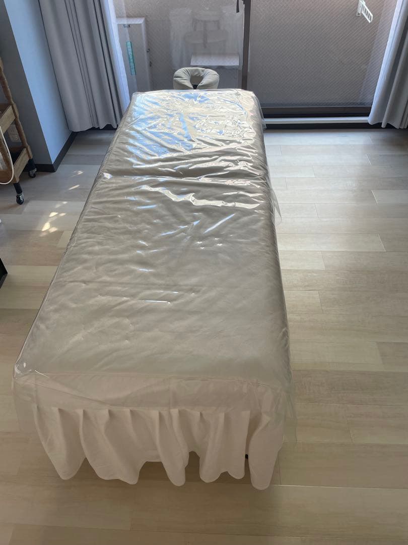 エステサロン　施術ベッド