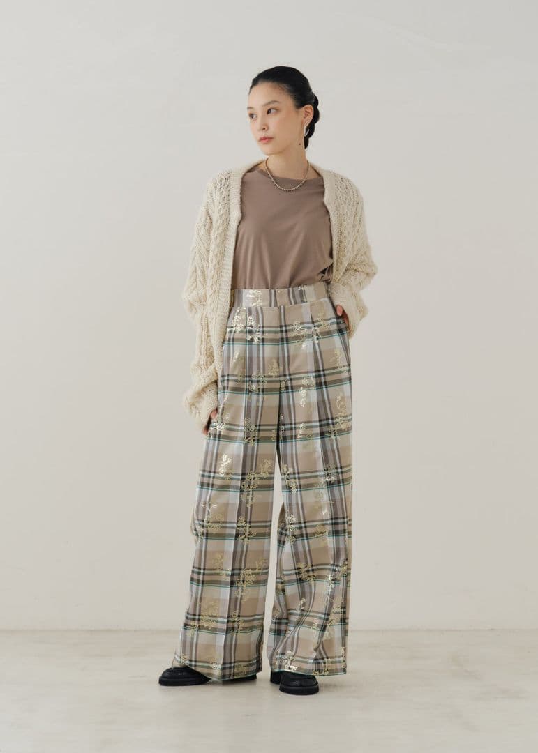 m ヌキテパ　現行モデル Check Foil Print Pants