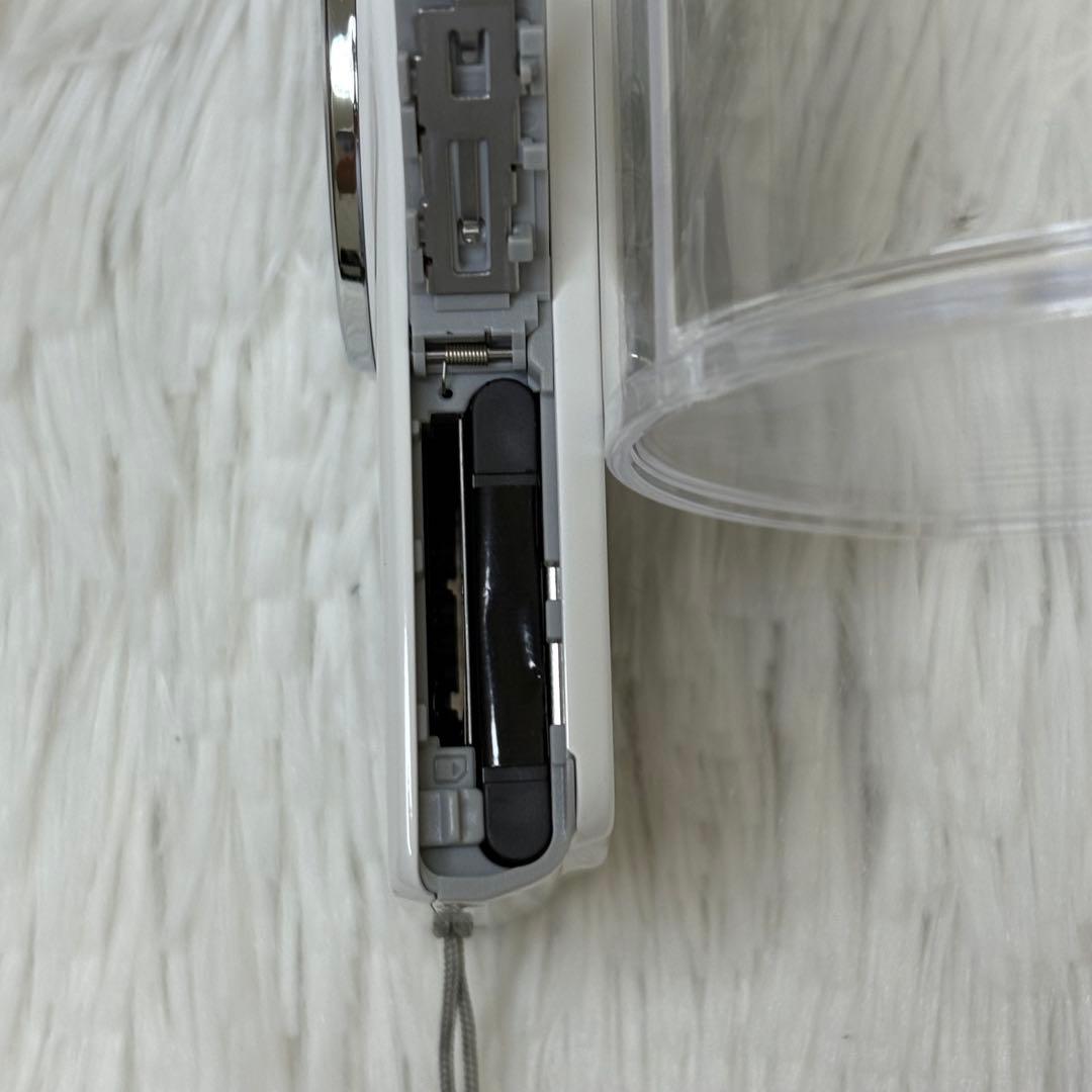 美品　CASIO カメラ　EX-Z770 充電器　ホワイト コンデジ　動作品