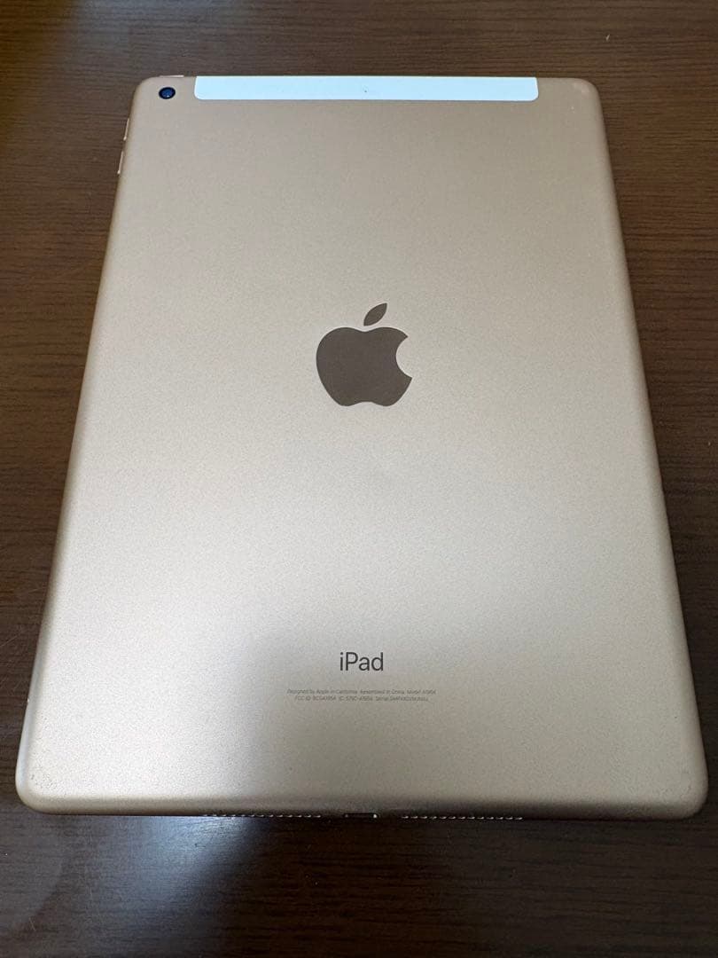 iPad 第六世代　au