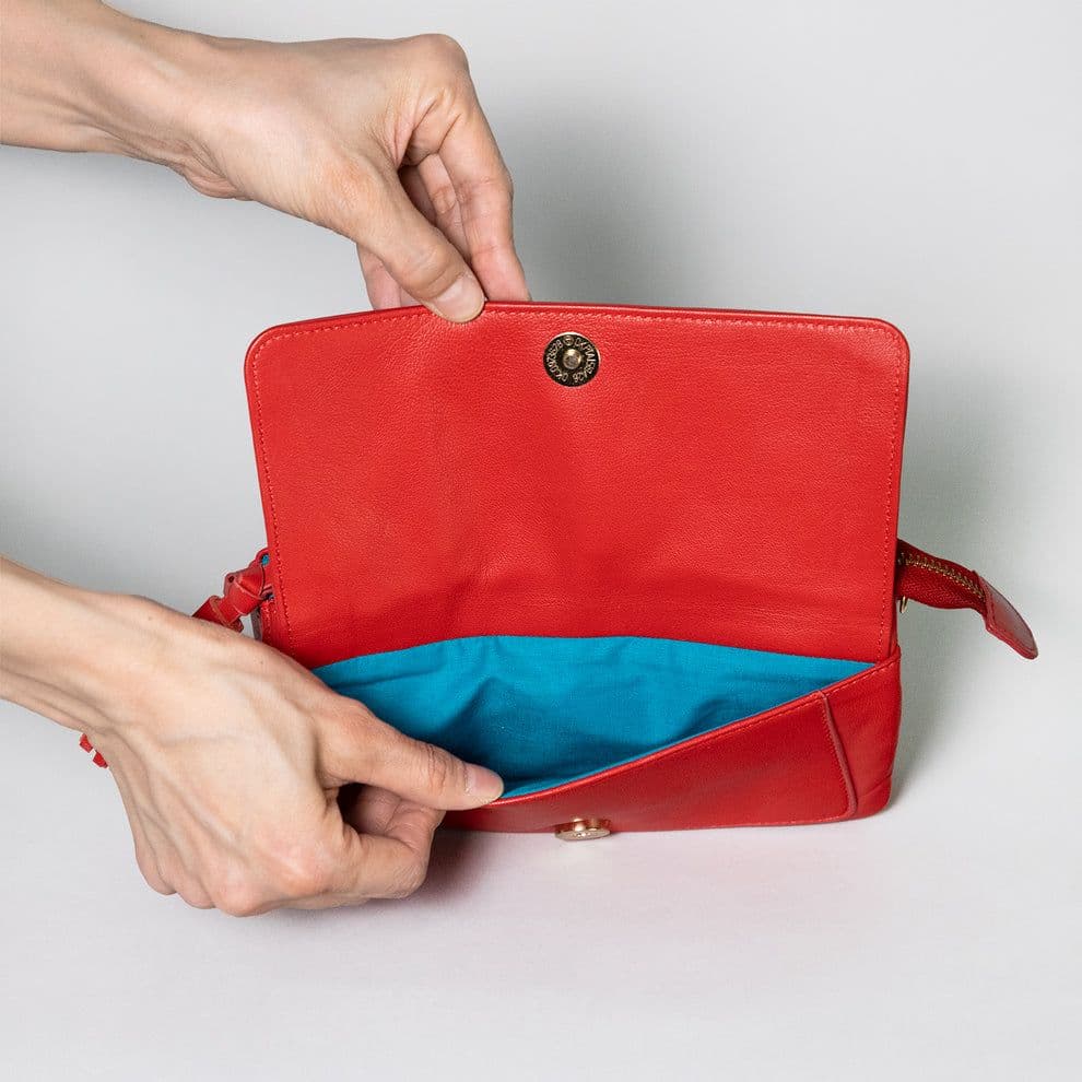 あ*苺様 ★タイムセール★お財布バッグ★草原を逃げるボリス★レッド★ヒグチユウコ