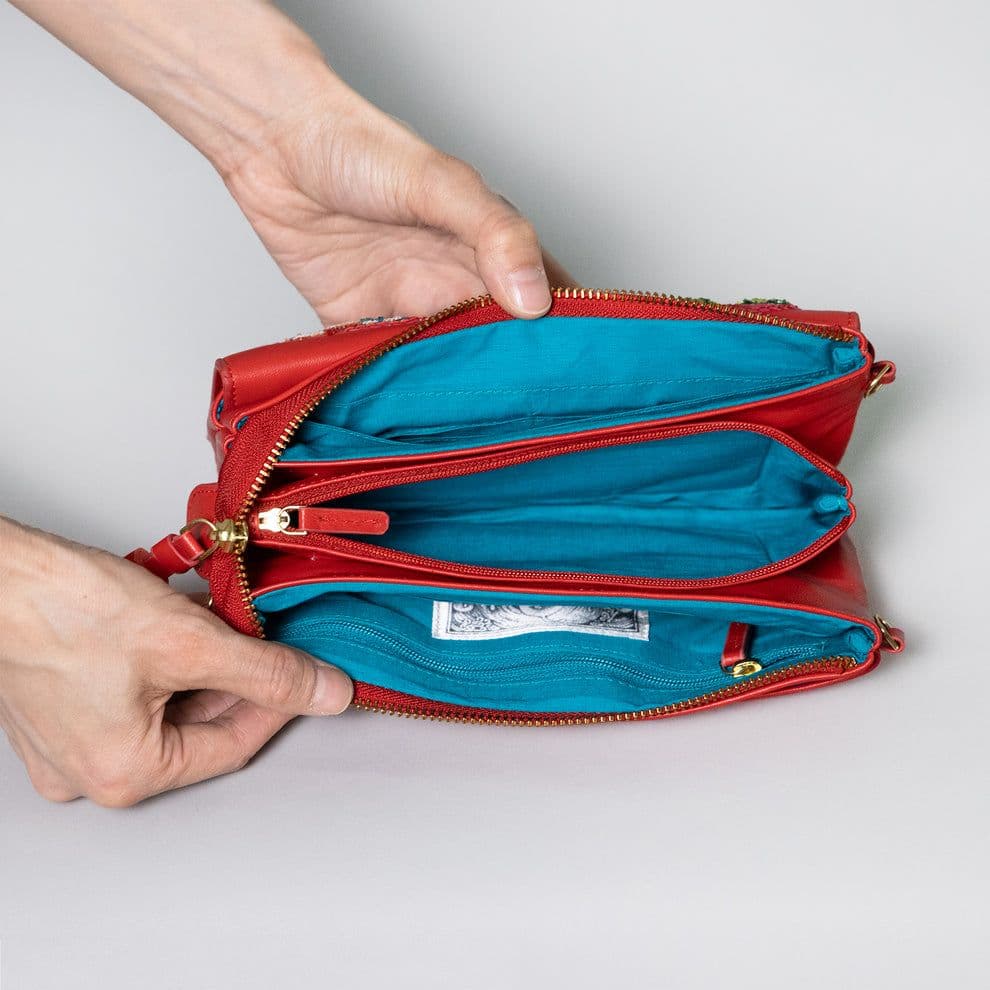 あ*苺様 ★タイムセール★お財布バッグ★草原を逃げるボリス★レッド★ヒグチユウコ