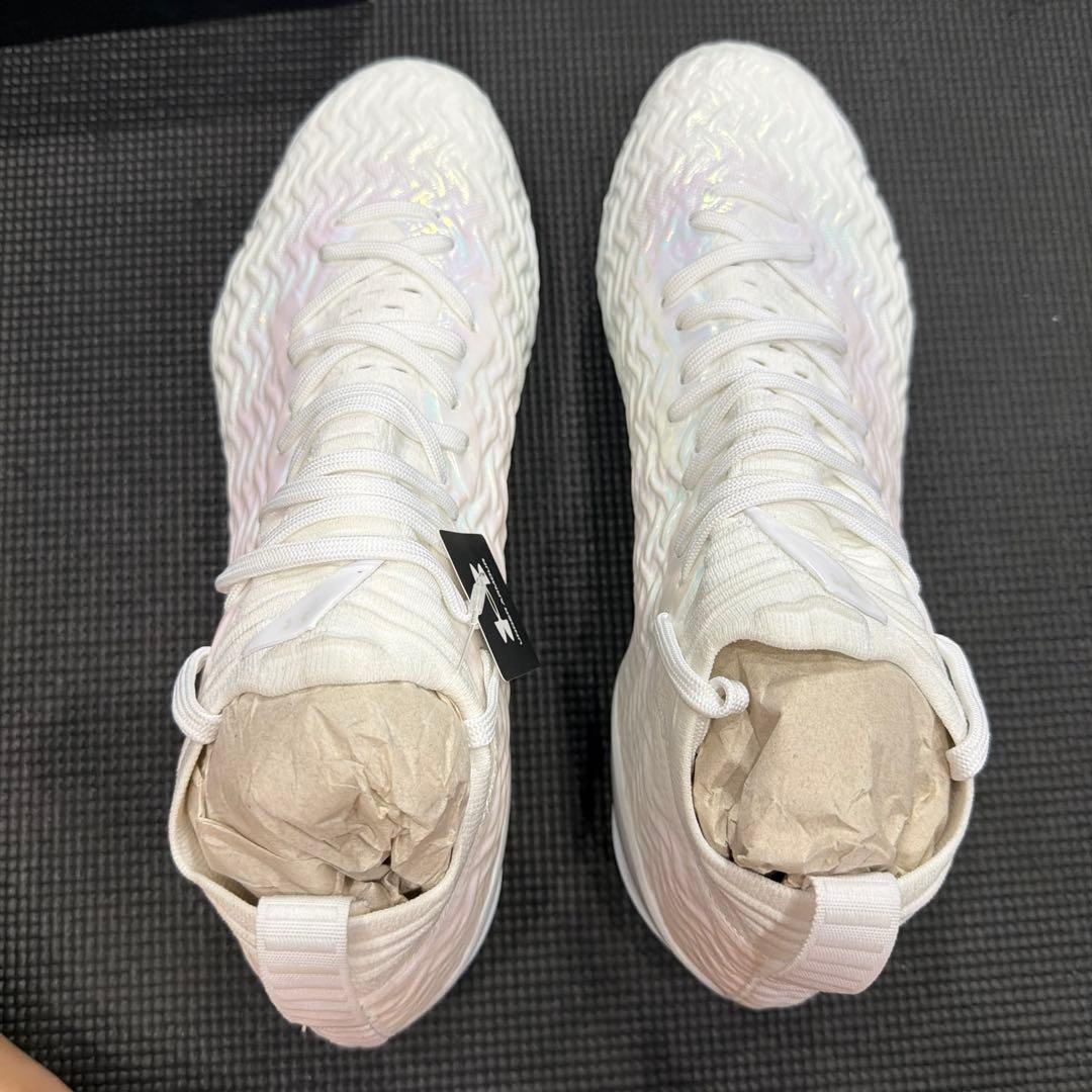 Under Armour ホワイト スパイク 新品タグ付き　28cm