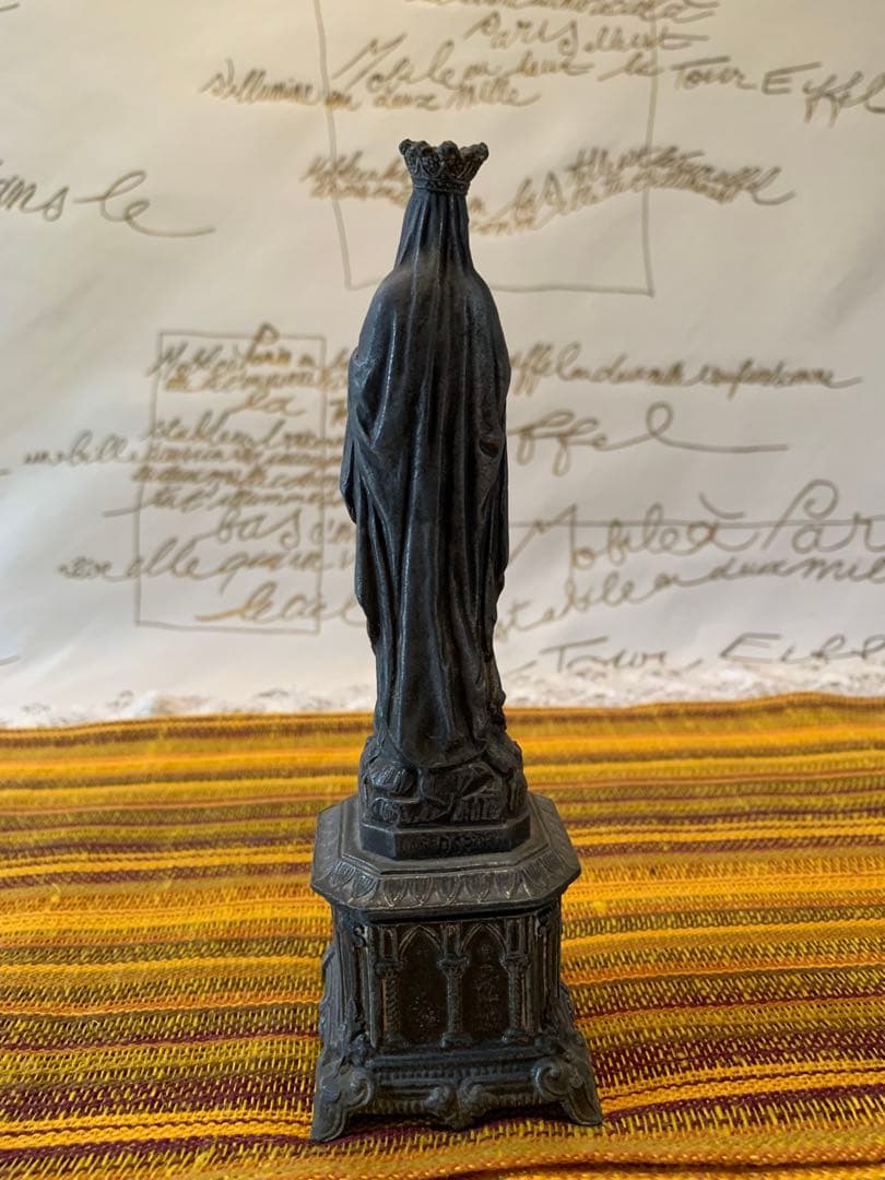 フランス製　アンティーク　真鍮製のマリア像　細かいディテールで凛とした立ち姿！