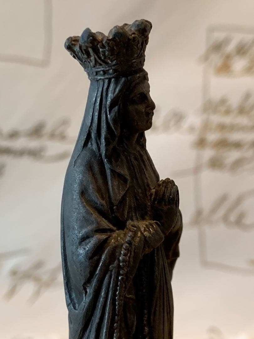 フランス製　アンティーク　真鍮製のマリア像　細かいディテールで凛とした立ち姿！