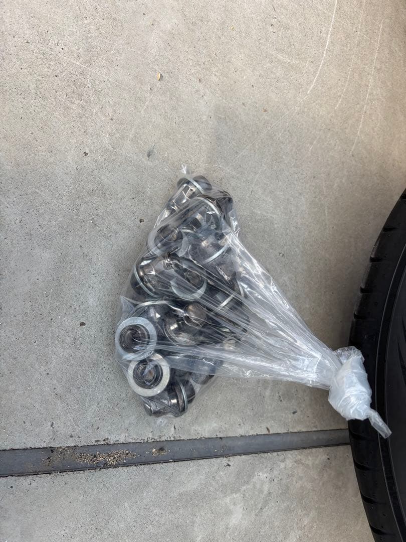 40ヴェルファイアZプレミア新車外しタイヤ、ホイールセット　ナット付き