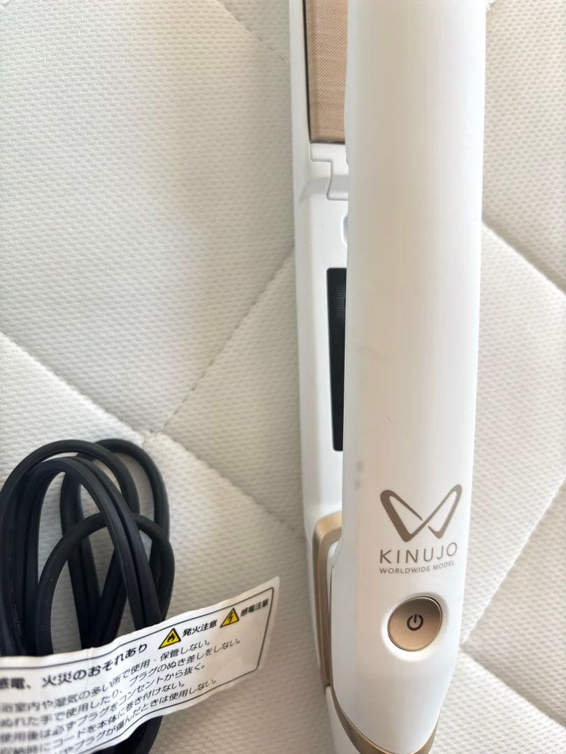 KINUJO 絹女　ストレートヘアアイロン　箱あり