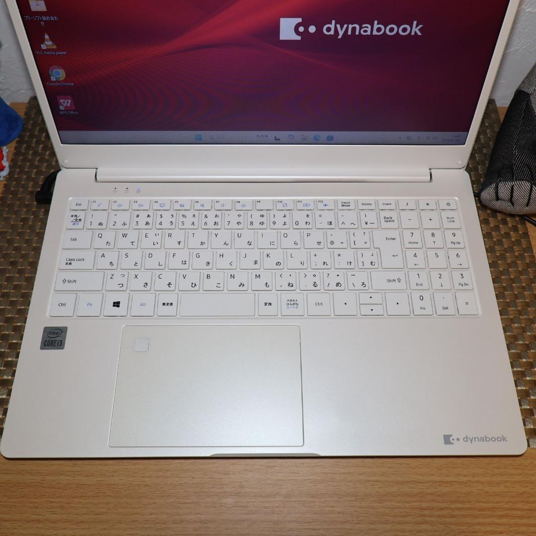 人気の白！Win11公式対応10世代i3/メ8/SSD/無線/カメラ/TypeC