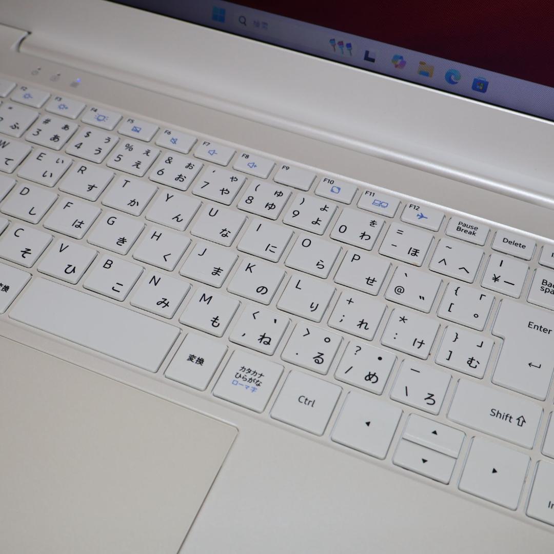 人気の白！Win11公式対応10世代i3/メ8/SSD/無線/カメラ/TypeC