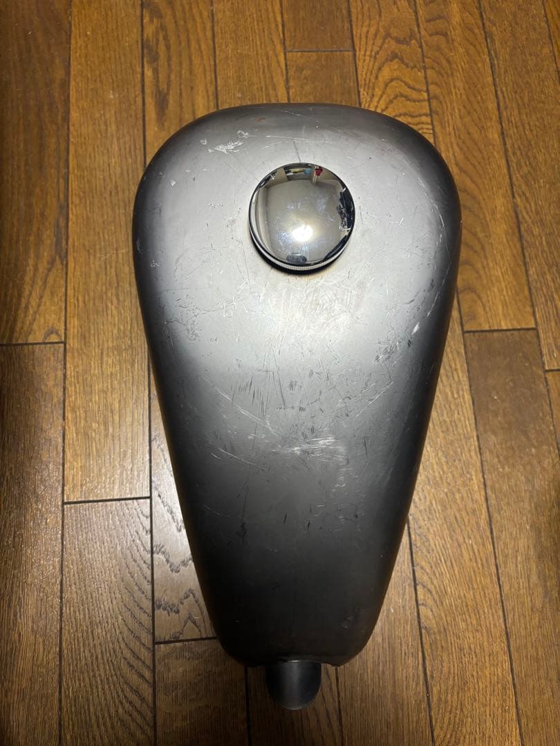バイク用スポーツスタータンク（未塗装）と燃料コック