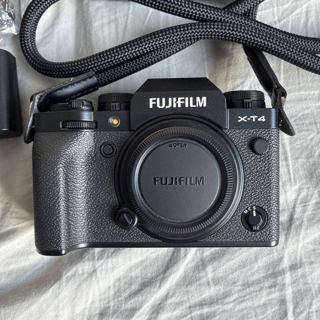 1435ショット‼️極美品 FUJIFILM X-T4 ボディ おまけ付き！！