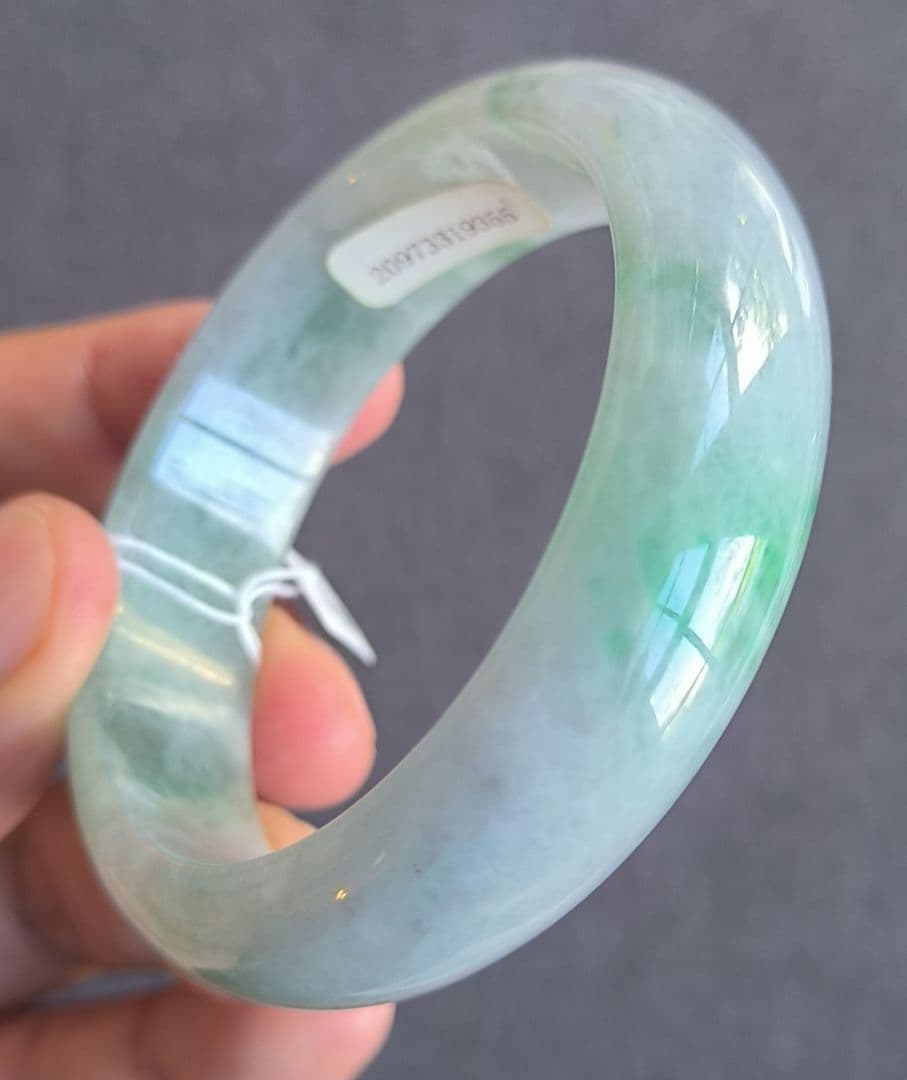 あかおかずき【鑑別書付】ミャンマー産アイス翡翠バングル（57ミリ）7300