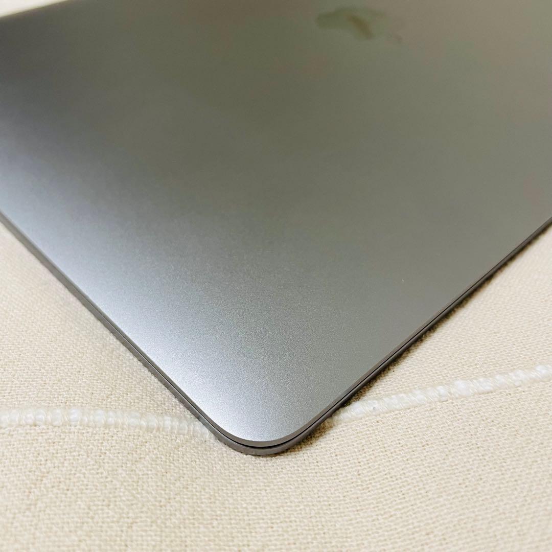 【極美品】MacBook Air Retina 13inch（2019モデル）