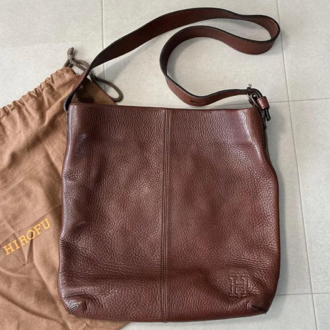 美品 ヒロフ♡レザー ショルダーバッグ 型押しHロゴ シボ革 ブラウン 保存袋付