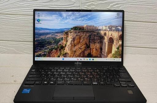 11世代　LTE 対応　薄型　Laptop　パソコン