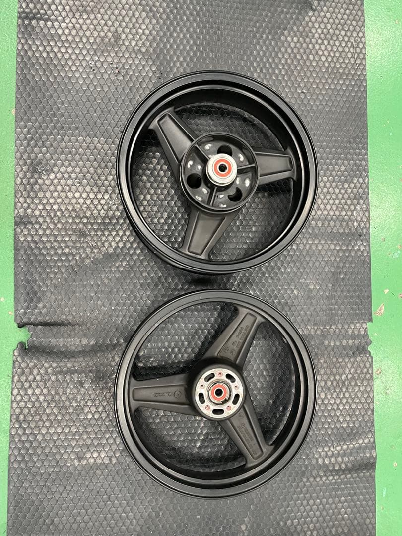 カ*ズ様 ゼファー750純正前後ホイール