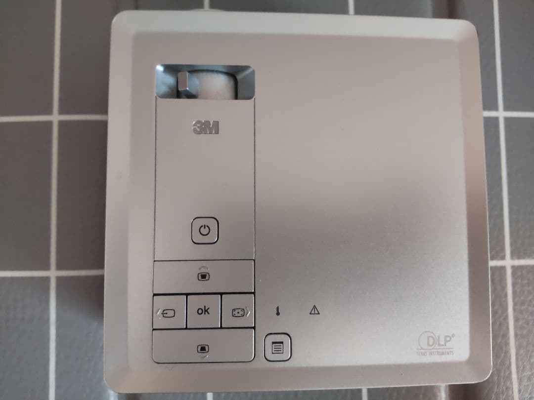 3M モバイルプロジェクター MP410