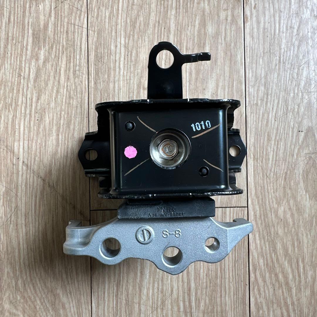 ダイハツ　エンジンマウント