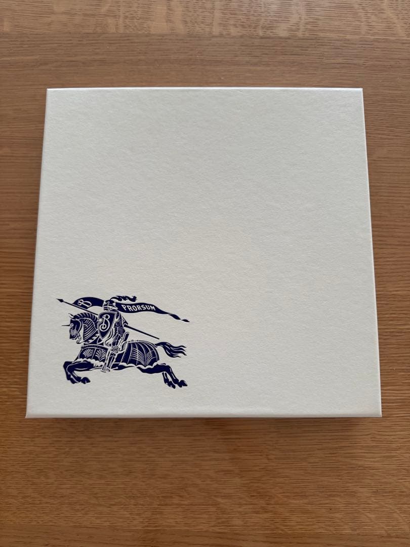 【新品】BURBERRY チェック柄　お食事エプロン