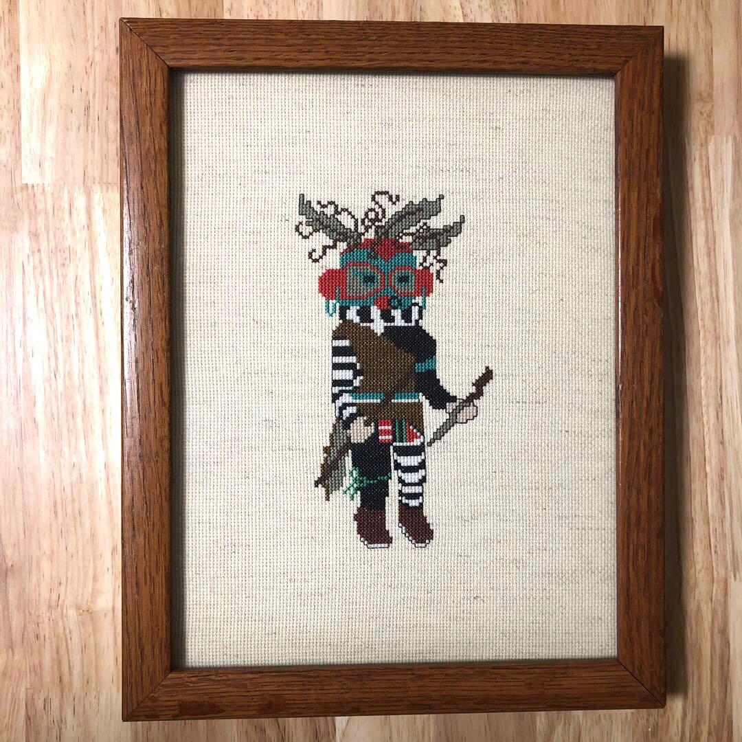 ホピのカチナ族のカチナ刺繍、ビンテージ壁飾り