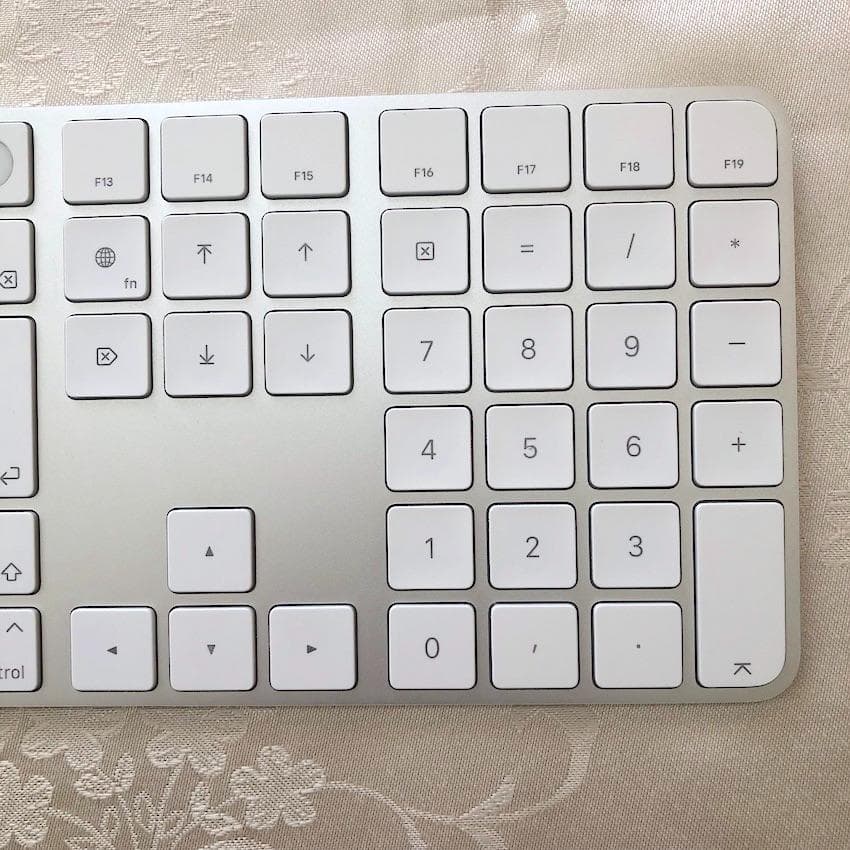 ほぼ新品｜Touch ID｜Magic Keyboard｜JIS｜テンキー｜純正