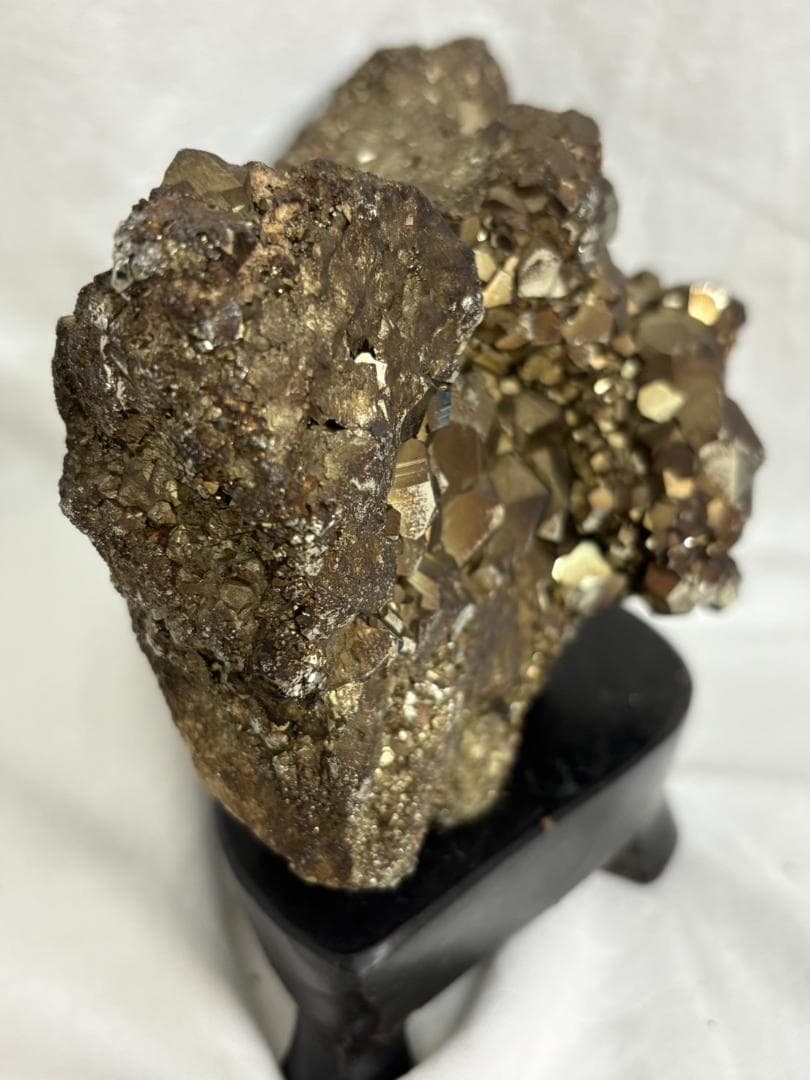 パイライト 黄鉄鉱 約１４５７ｇ 鉱石 置物　原石