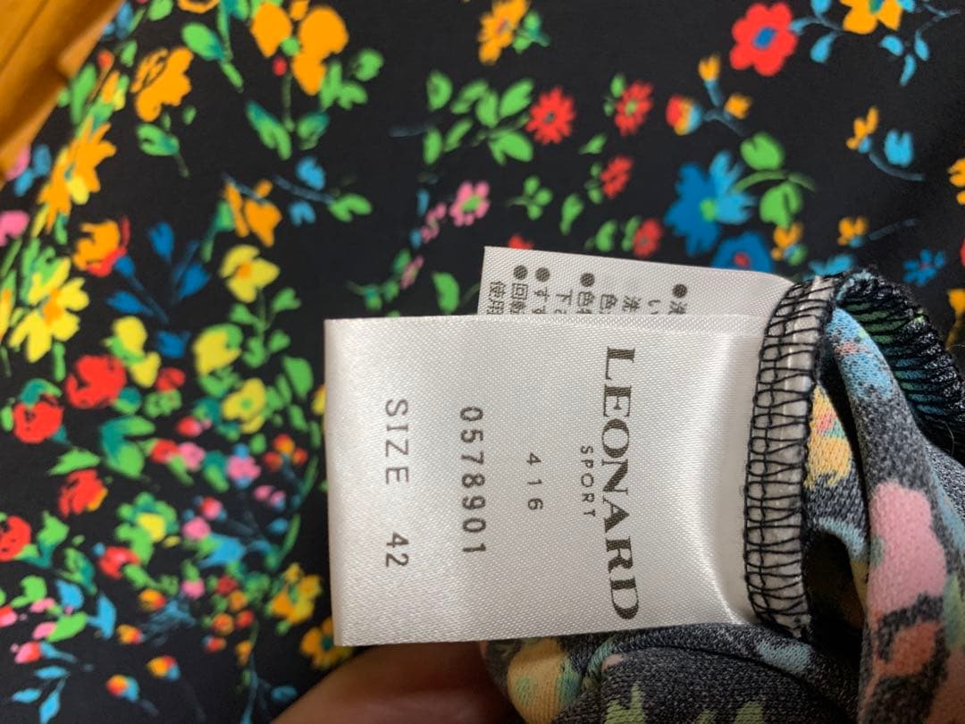 新品保管品LEONARDレオナールスポーツブラック小花柄半袖ポロシャツゴルフにも