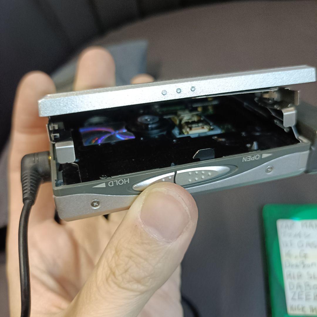 Panasonic ポータブルMDプレーヤー 本体と付属品