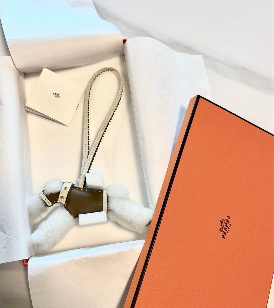 新品未使用 HERMES エルメス バディAPICチャーム エトゥープ